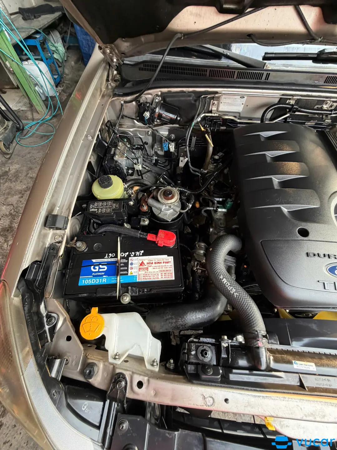 Ford Everest 2.5L 4x2 MT 2011 - Khoang động cơ 5