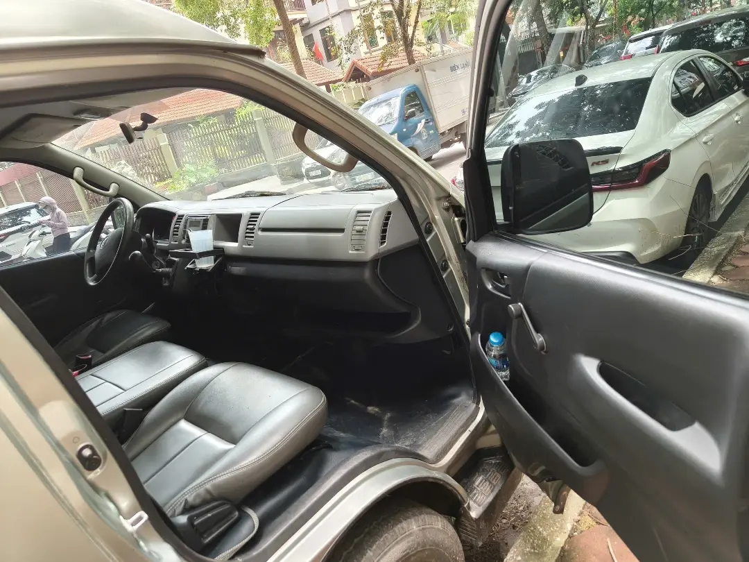 Toyota Hiace 2.5 2011 - Nội thất 3