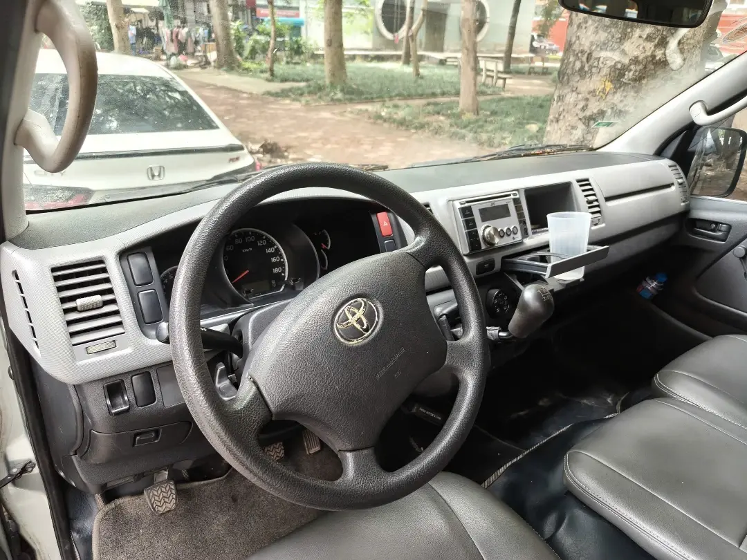 Toyota Hiace 2.5 2011 - Nội thất 5