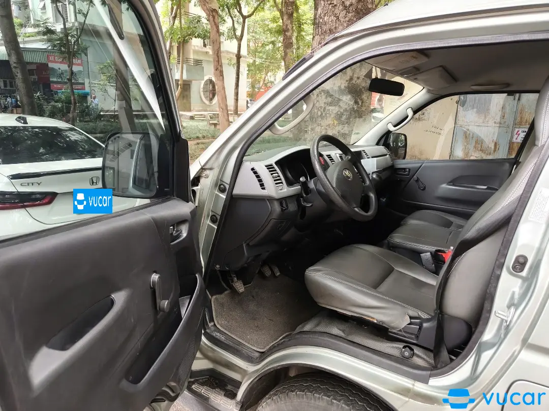 Toyota Hiace 2.5 2011 - Nội thất 2
