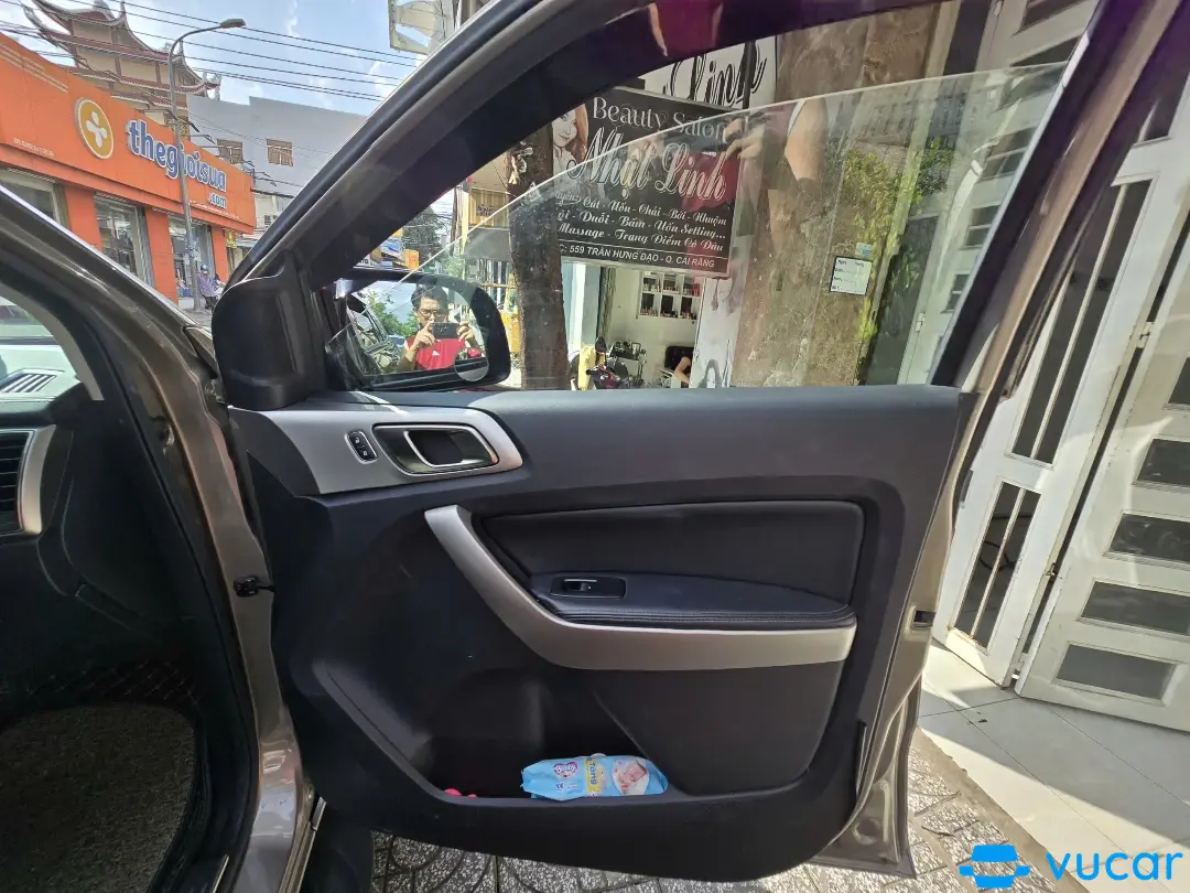 Ford Everest Trend 2.0L 4x2 AT 2020 - Nội thất 1