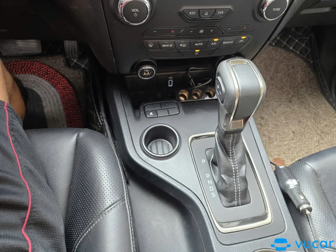 Ford Everest Trend 2.0L 4x2 AT 2020 - Nội thất 6