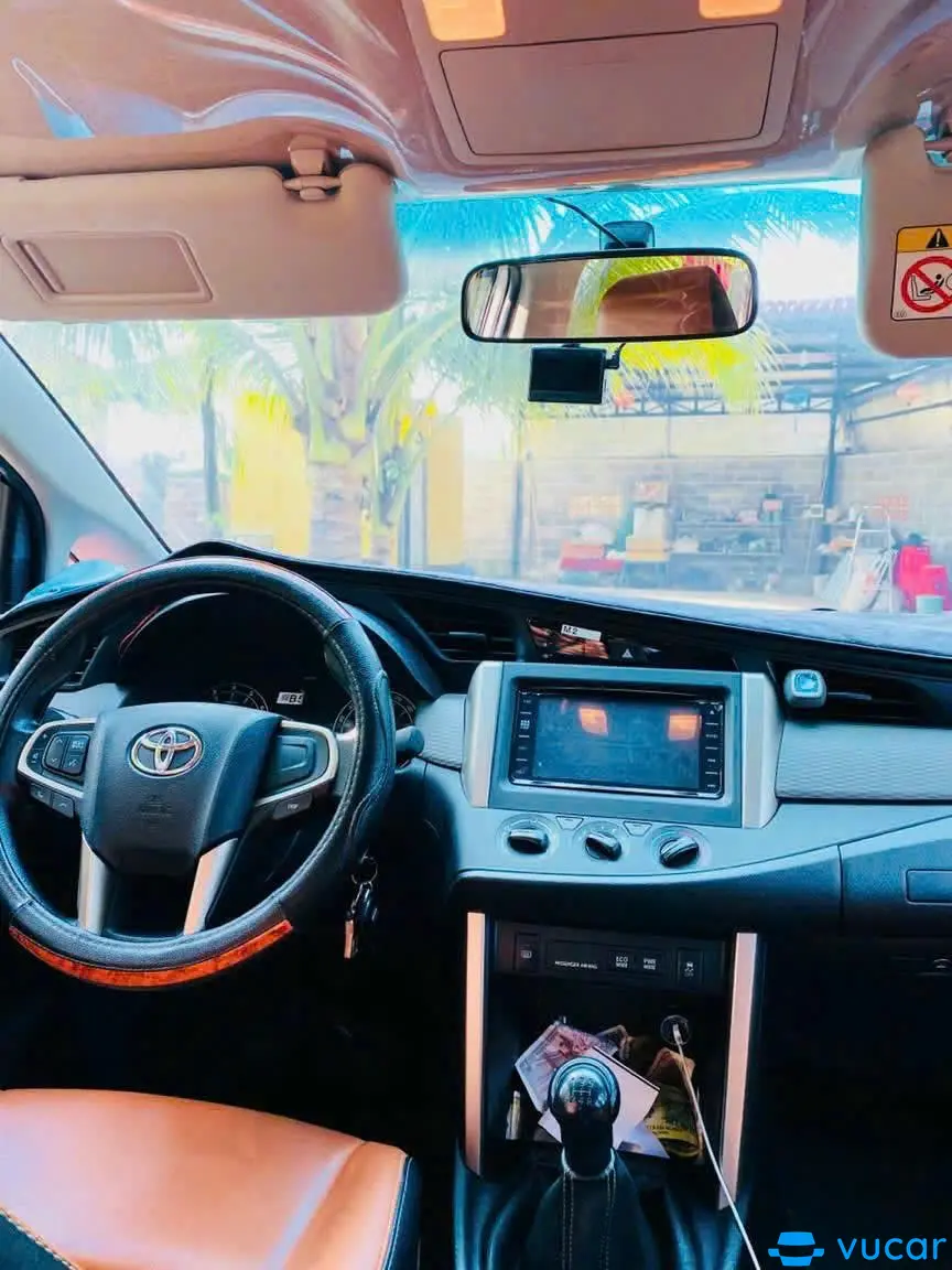 TOYOTA INNOVA 2.0E - Nội thất 1