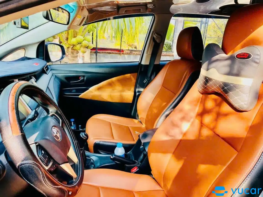 TOYOTA INNOVA 2.0E - Nội thất 2