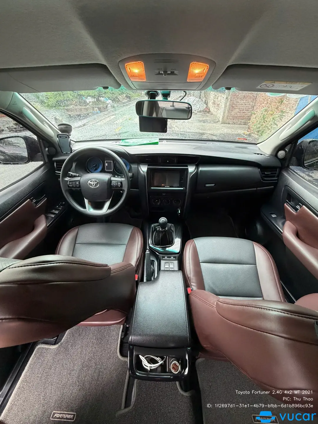 Toyota Fortuner 2.4G 4x2 MT 2021 - Nội thất 1