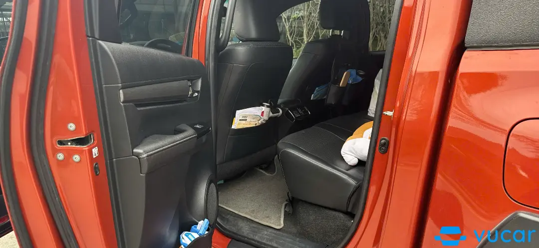 Toyota Hilux 2.8L 4x4 AT 2021 - Nội thất 4