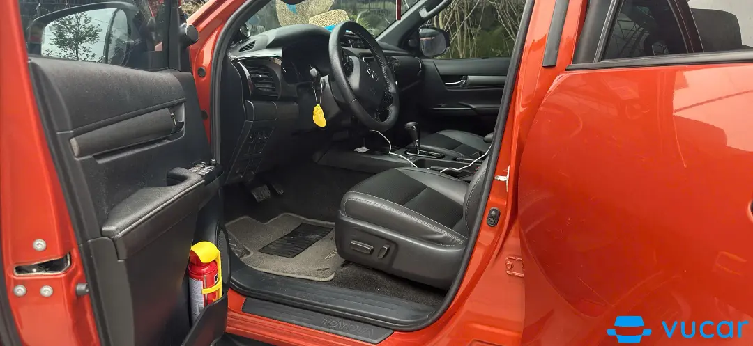 Toyota Hilux 2.8L 4x4 AT 2021 - Nội thất 3
