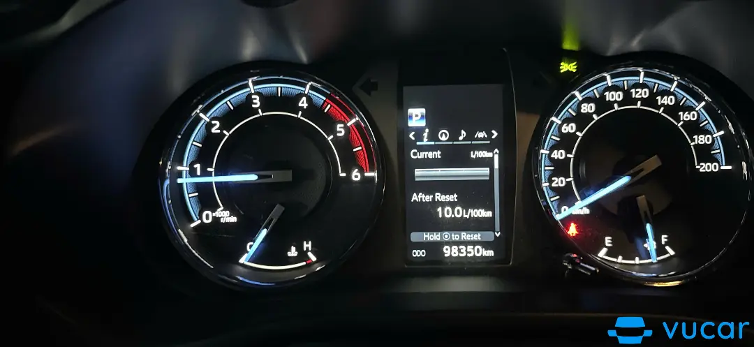 Toyota Hilux 2.8L 4x4 AT 2021 - Nội thất 2