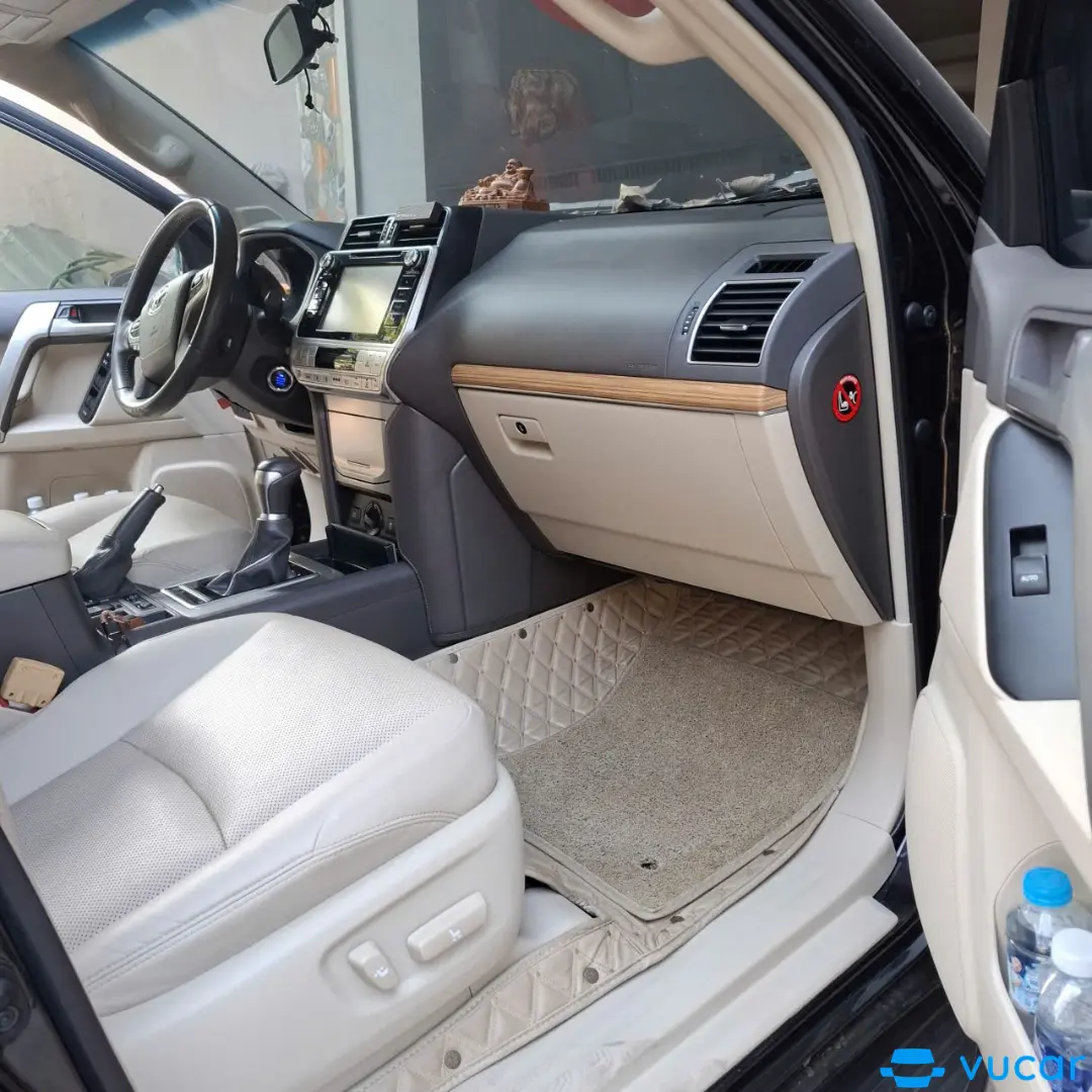 Toyota Land Cruiser Prado 2019 - Nội thất 2