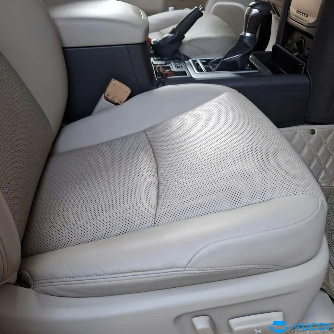 Toyota Land Cruiser Prado 2019 - Nội thất 4