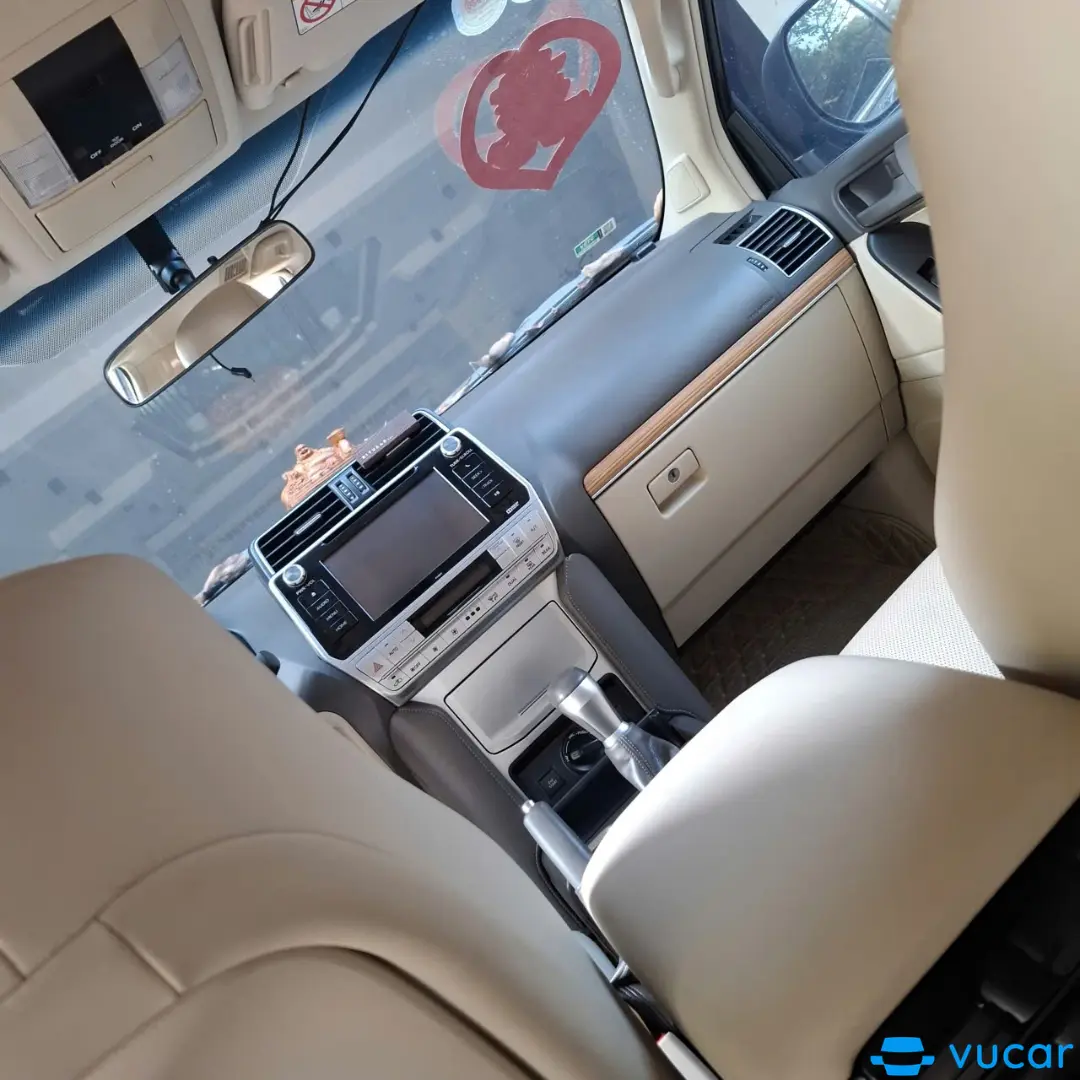 Toyota Land Cruiser Prado 2019 - Nội thất 13