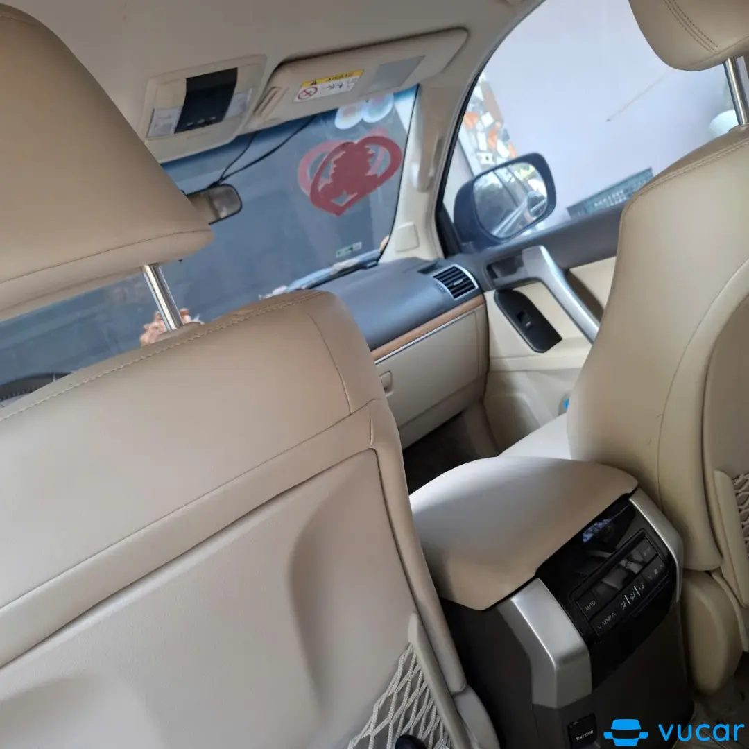 Toyota Land Cruiser Prado 2019 - Nội thất 14
