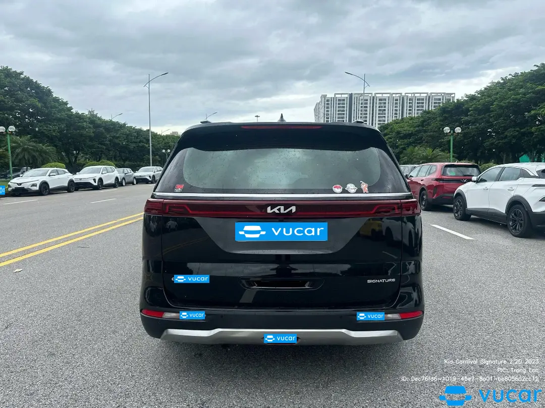 Kia Carnival Signature 2.2D 2023 - Ngoại thất 10