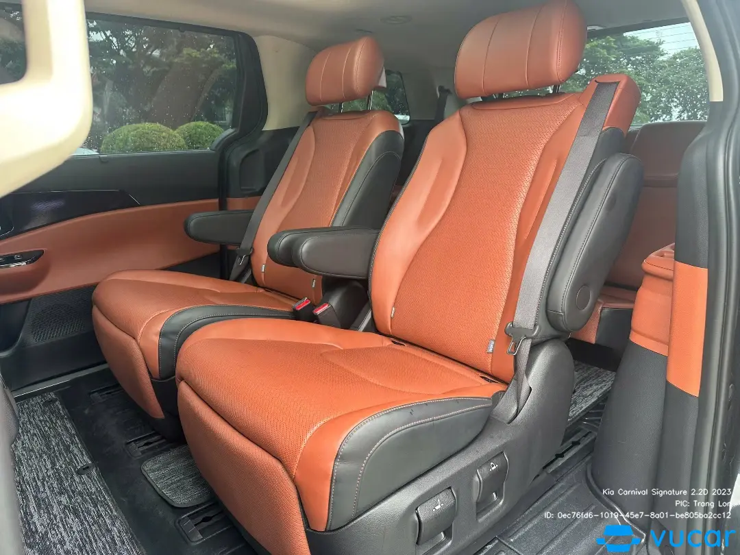 Kia Carnival Signature 2.2D 2023 - Nội thất 9