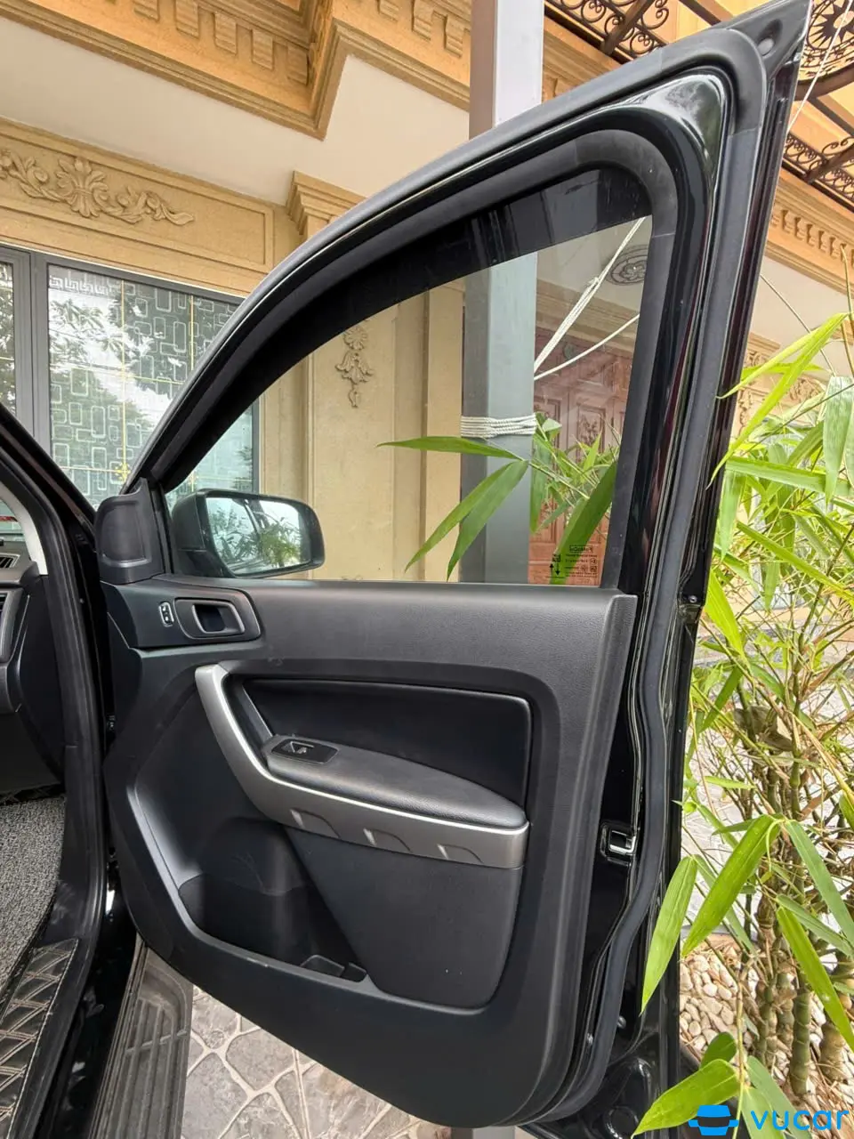 Ford Ranger XLS 2.2L 4x2 AT 2021 - Nội thất 7