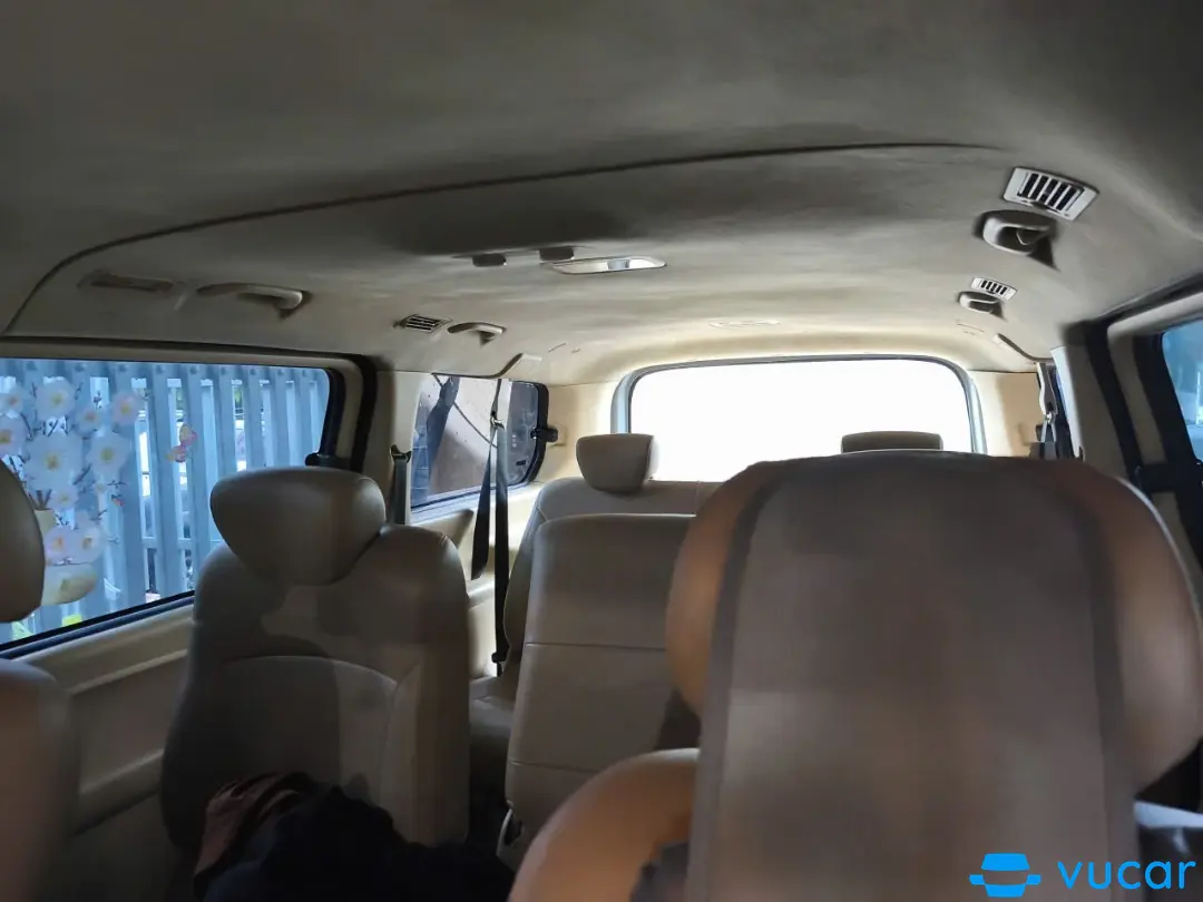 Hyundai Starex 2.4 MT 9 chỗ 2010 - Nội thất 1