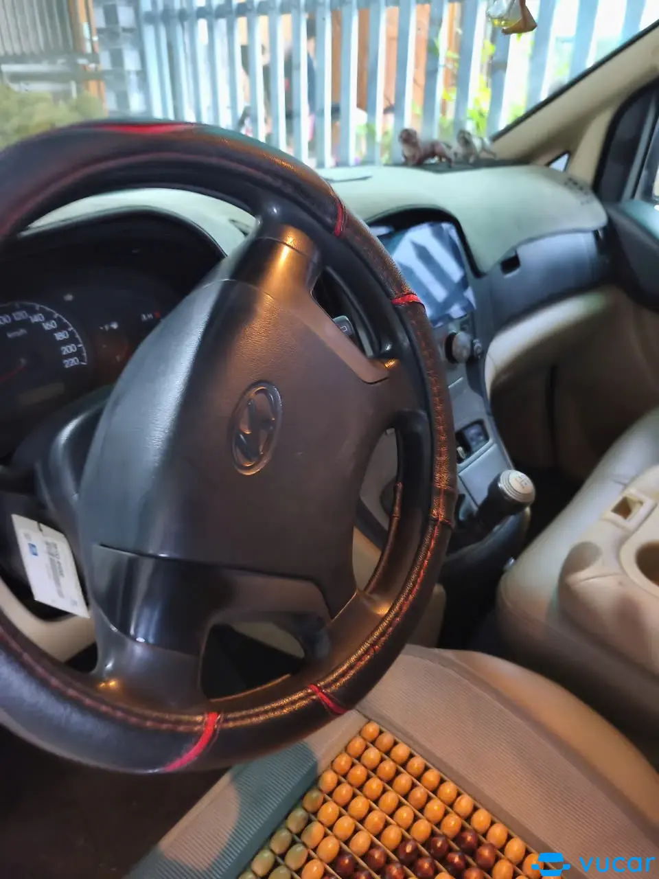Hyundai Starex 2.4 MT 9 chỗ 2010 - Nội thất 3