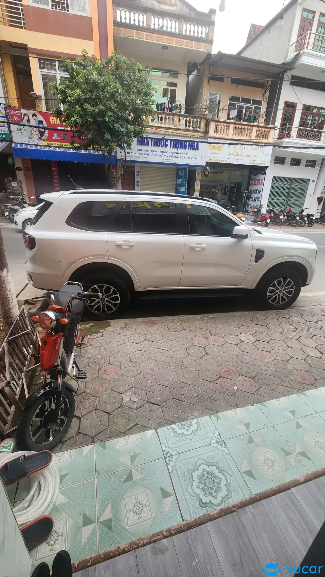 Ford Everest Ambiente 2.0L 4x2 AT 2023 - Ngoại thất 1