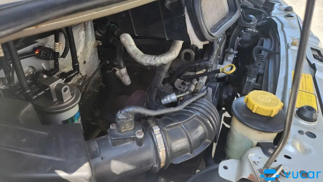 Ford transit 2016 - Khoang động cơ 2
