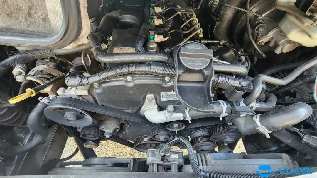 Ford transit 2016 - Khoang động cơ 3