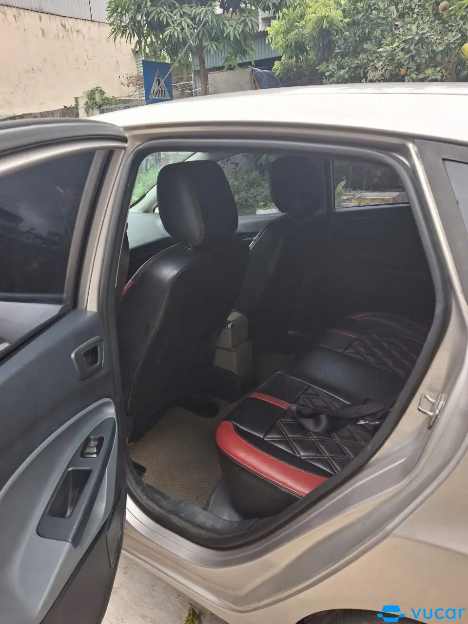 Ford fiesta đời 2013 - Nội thất 2