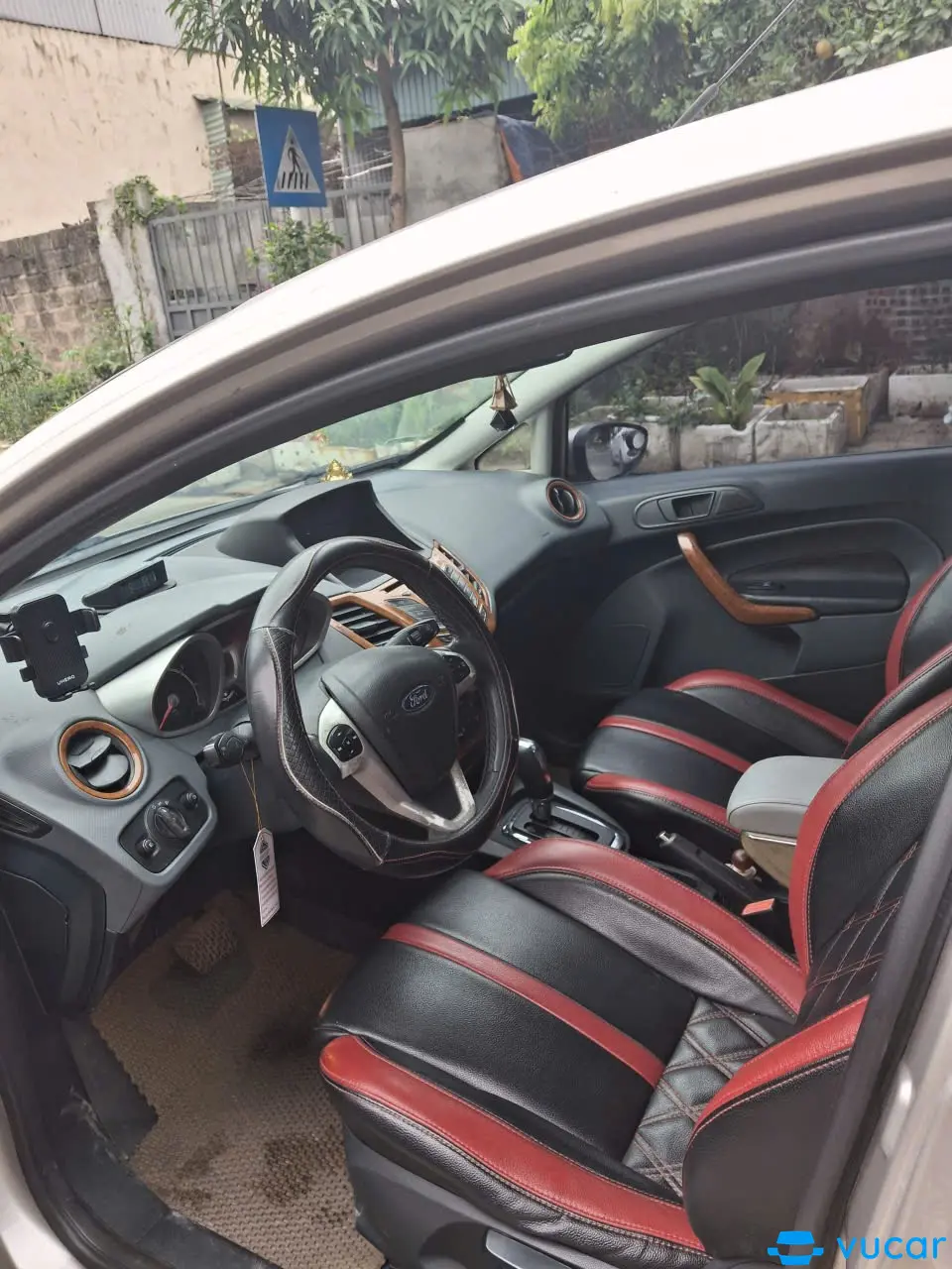 Ford fiesta đời 2013 - Nội thất 3