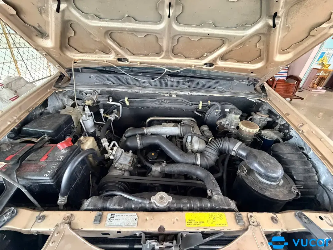 Isuzu Hi lander V-spec 2008 - Khoang động cơ 1