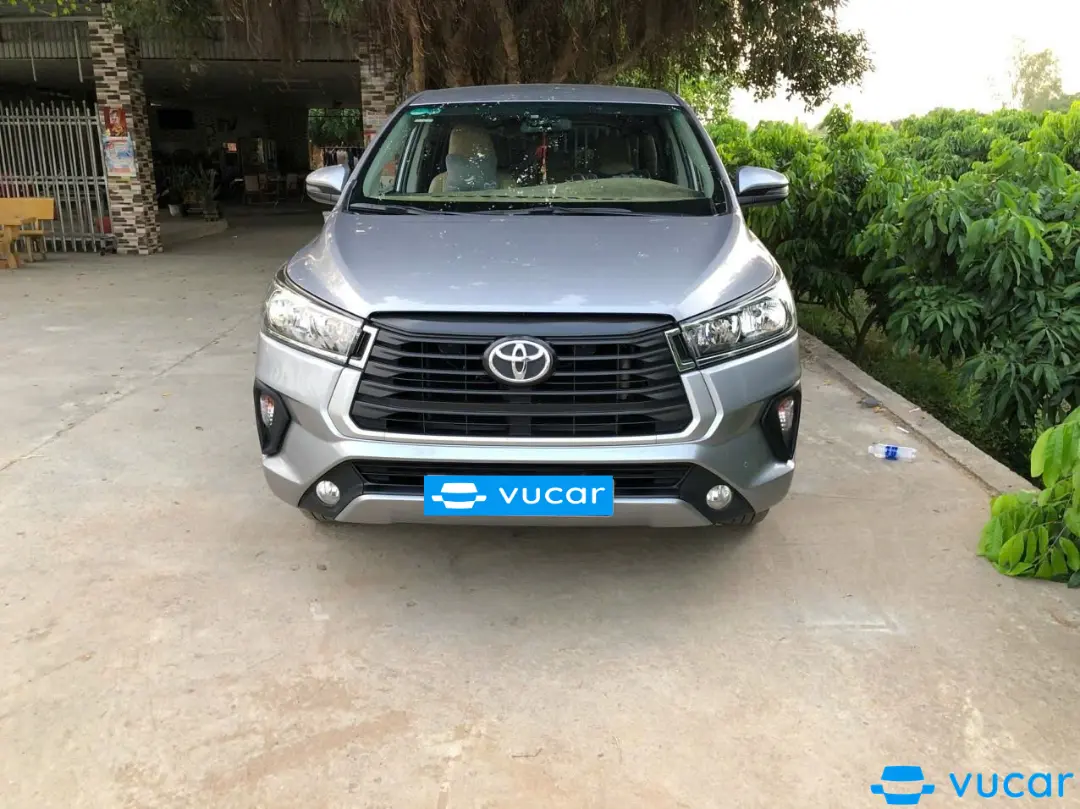 Ảnh xe innova 2.0E 2021