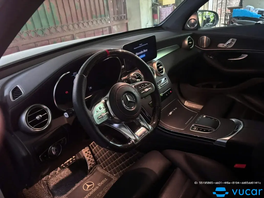 Ảnh xe Mercedes-Benz GLC 300 Có cửa sổ trời, lăng sao rơi 2021 - ảnh 4