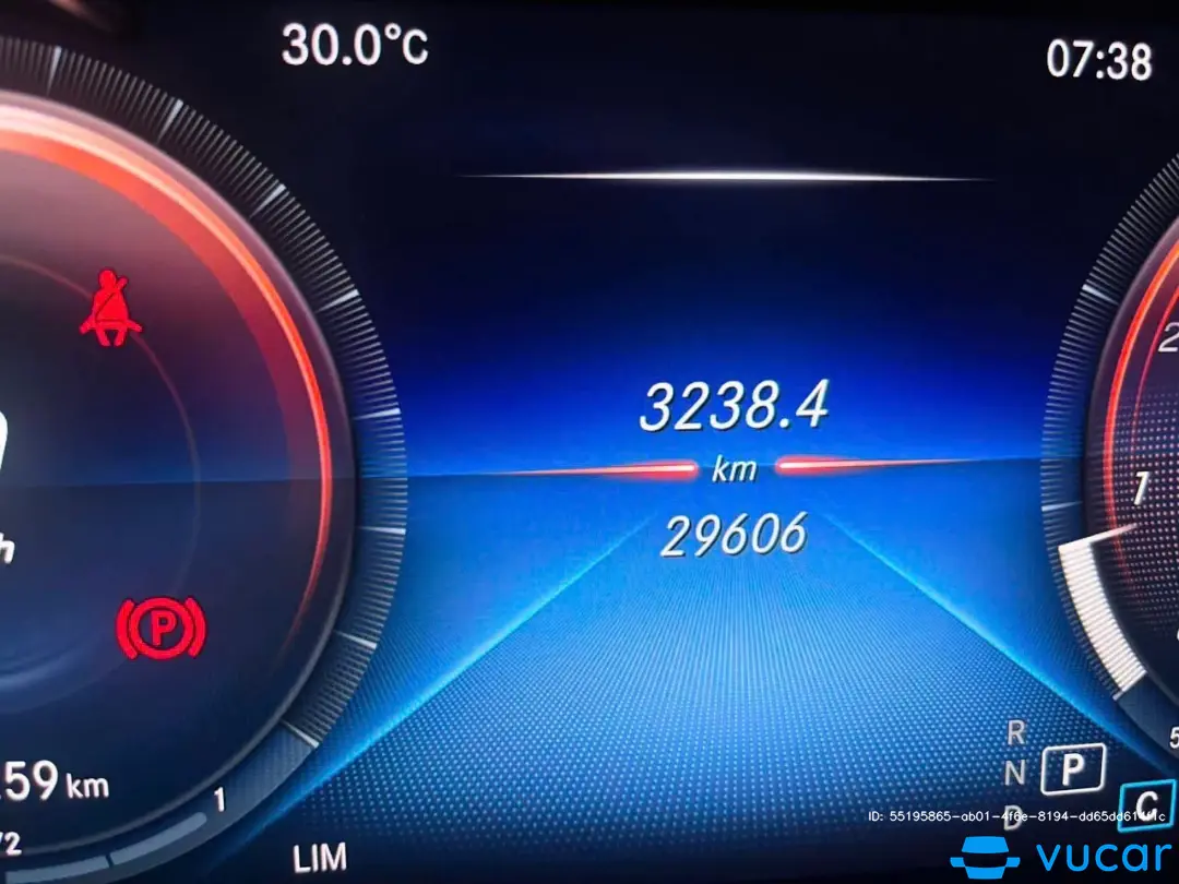 Ảnh xe Mercedes-Benz GLC 300 Có cửa sổ trời, lăng sao rơi 2021 - ảnh 5