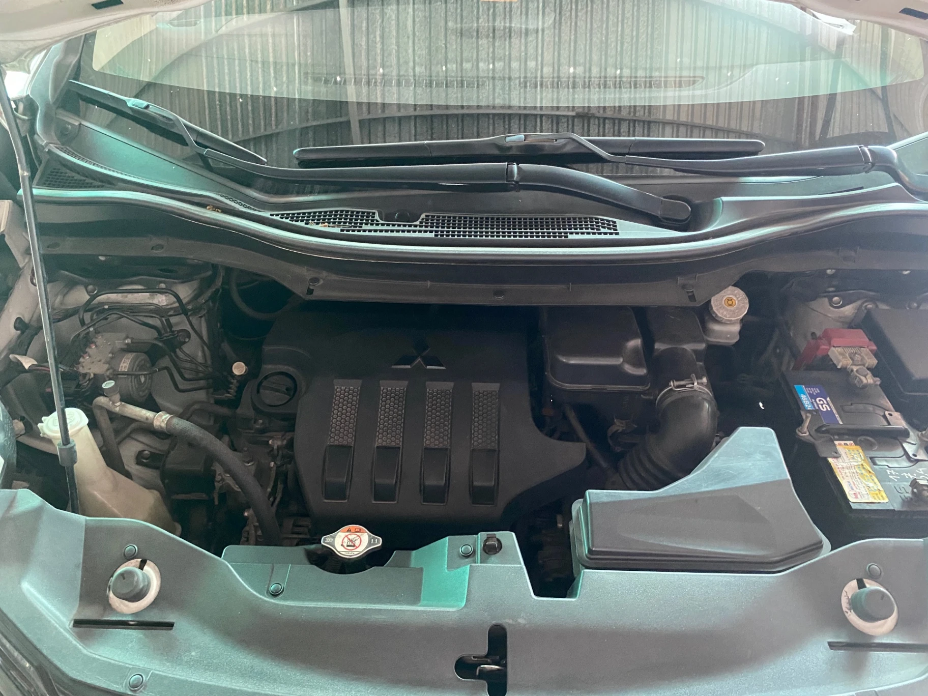 Mitsubishi Xpander 1.5 MT 2021 - Khoang động cơ 2