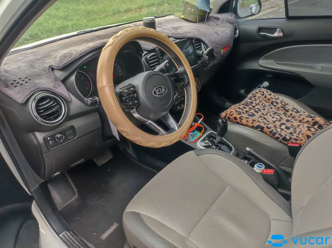Kia Soluto 1.4 AT Deluxe 2020 - Nội thất 2