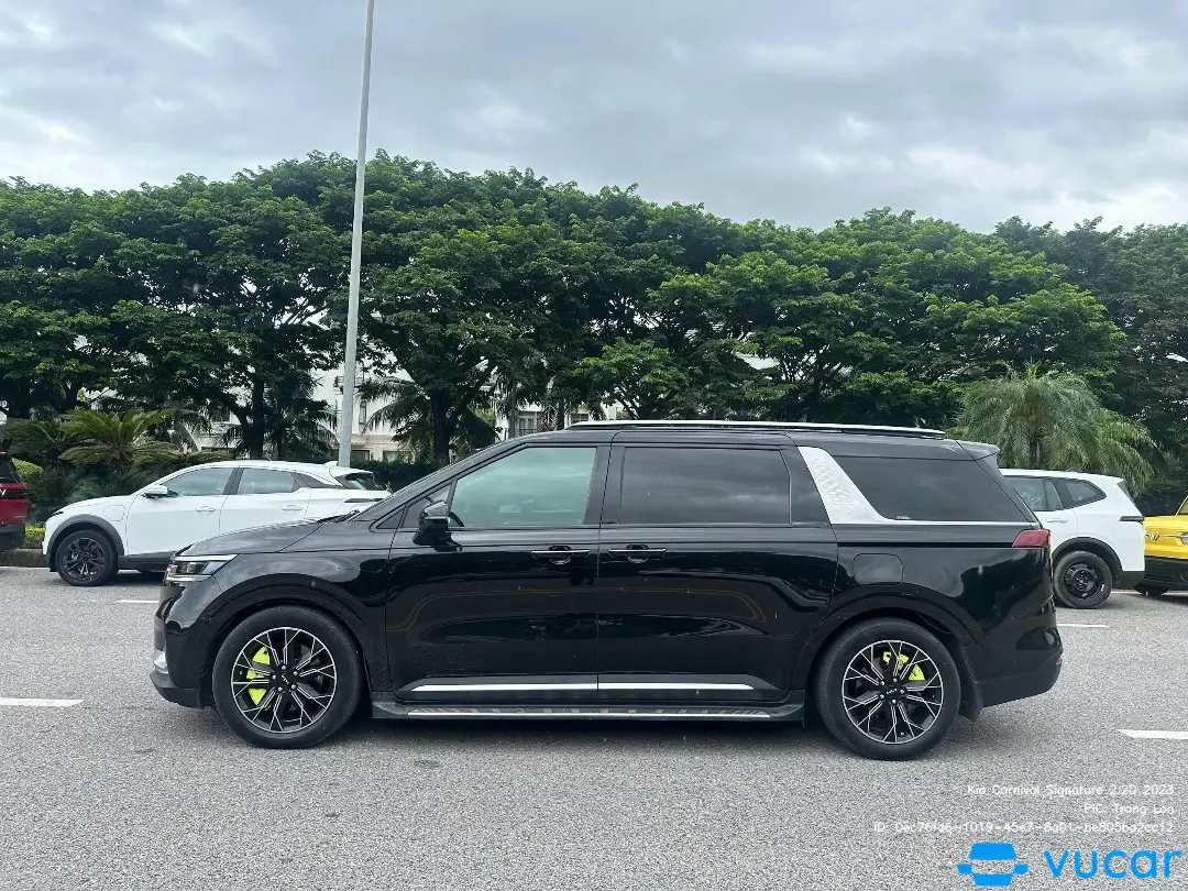Kia Carnival Signature 2.2D 2023 - Ngoại thất 13