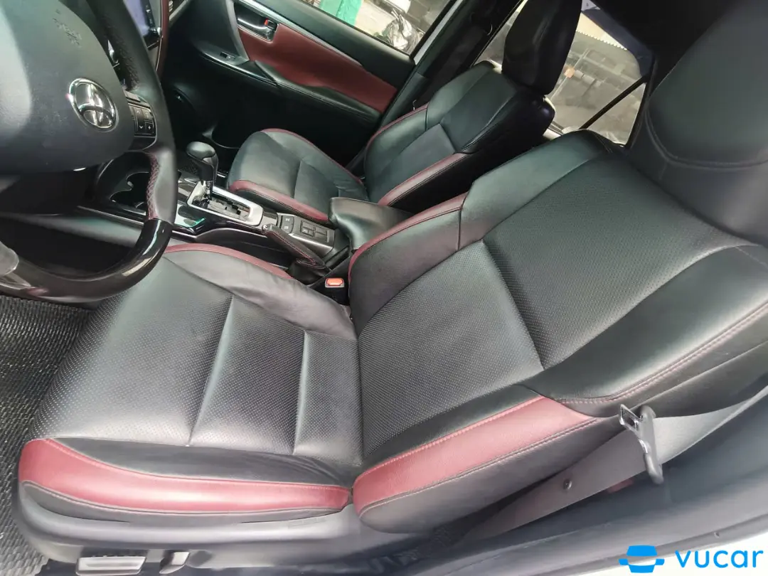 Toyota Fortuner 2022 - Nội thất 10