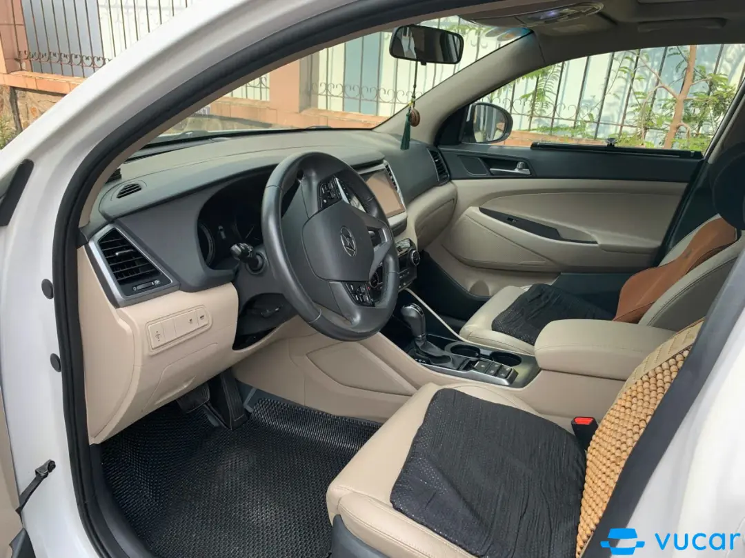 Hyundai Tucson 1.6 AT Turbo 2018 - Nội thất 11