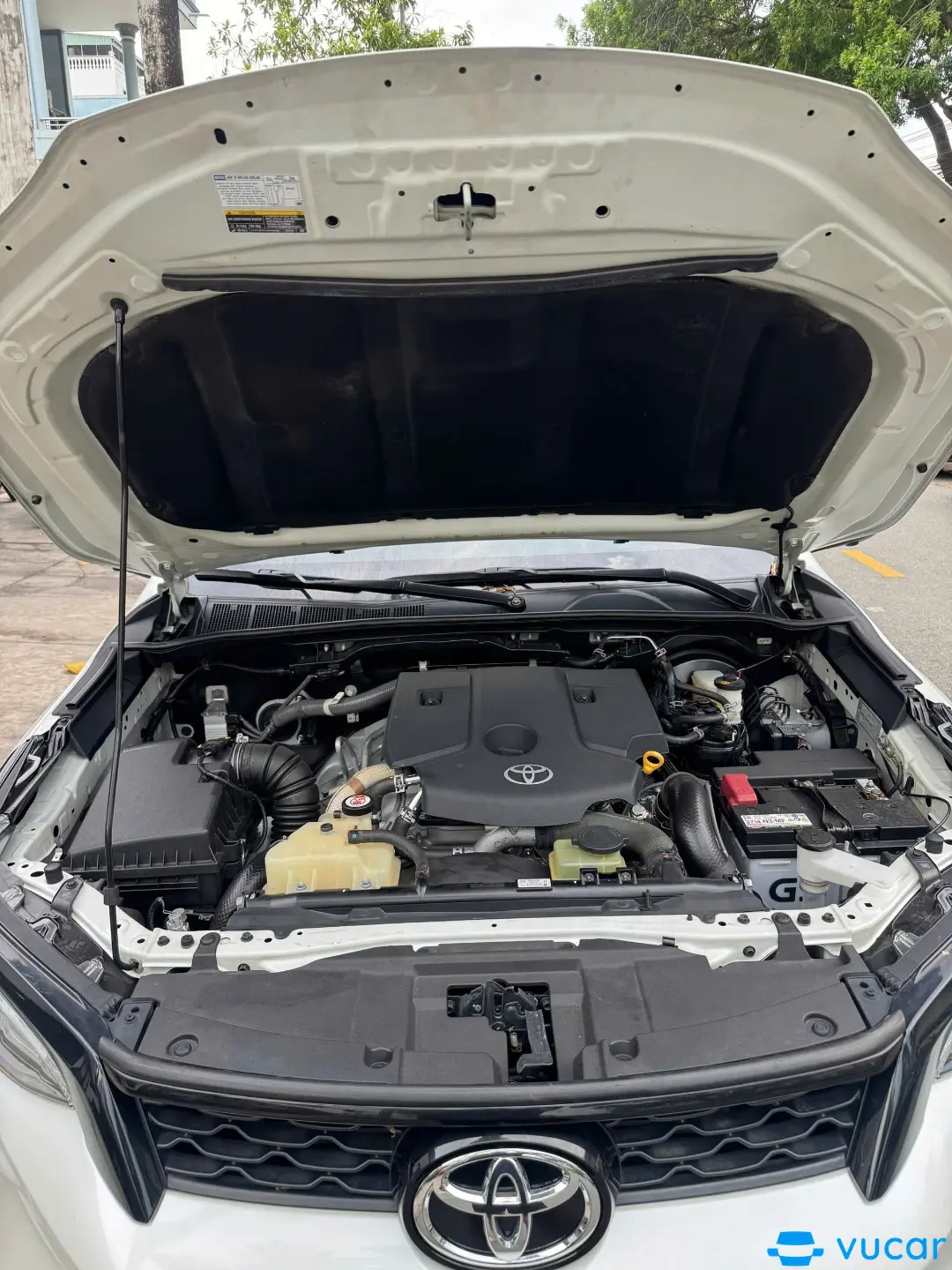Toyota Fortuner Legender 2.4L 4x2 AT 2022 - Khoang động cơ 5