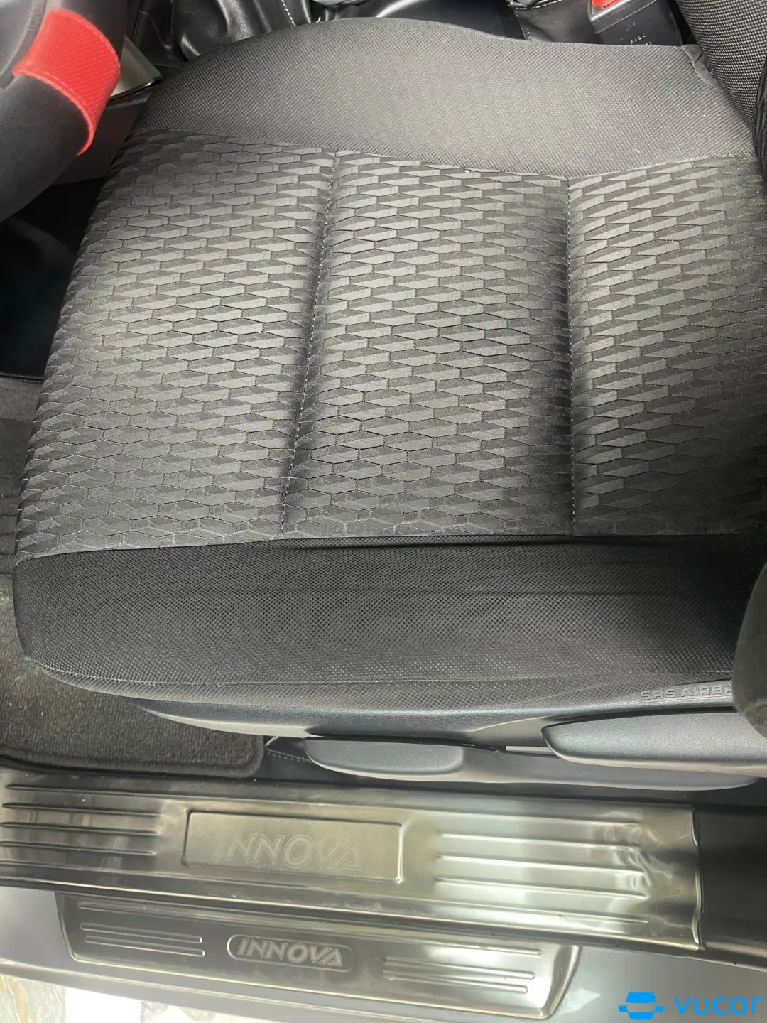 Toyota Innova 2.0E số sàn 2021 - Nội thất 4