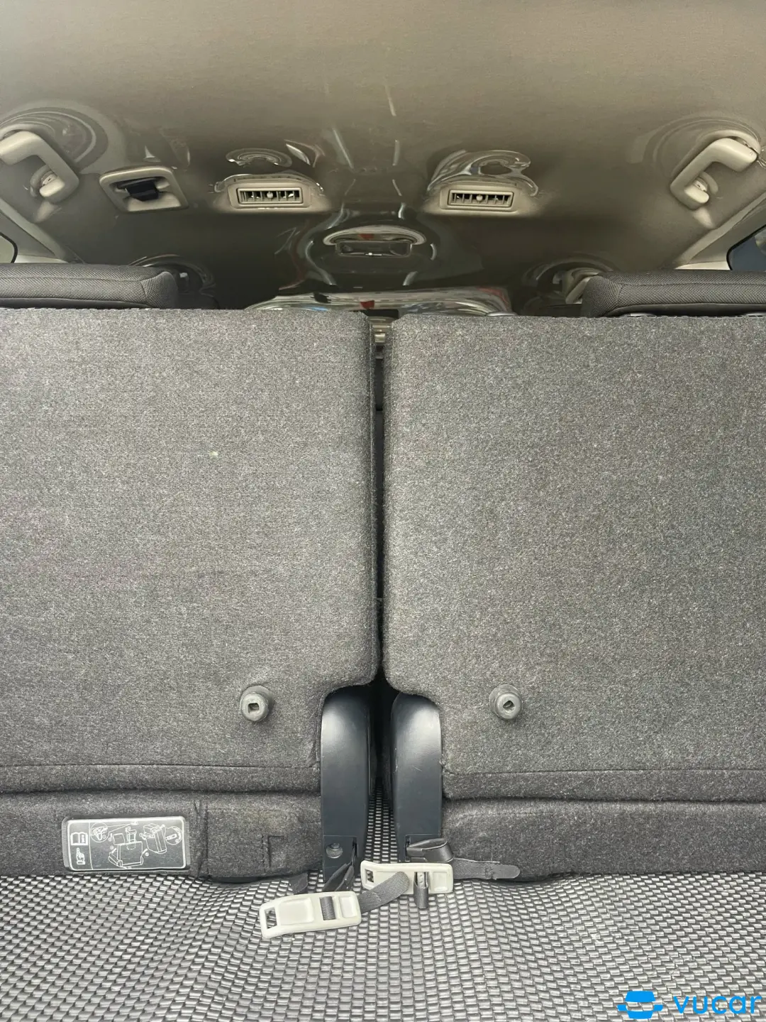 Toyota Innova 2.0E số sàn 2021 - Nội thất 6