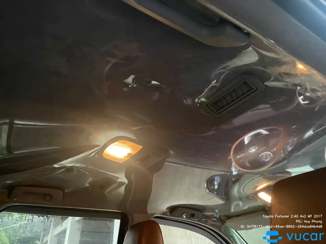 Toyota Fortuner 2.4G 4x2 MT 2017 - Nội thất 2