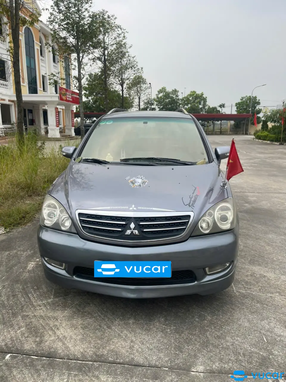 Ảnh xe míubisih sarin  7 chỗ 2010