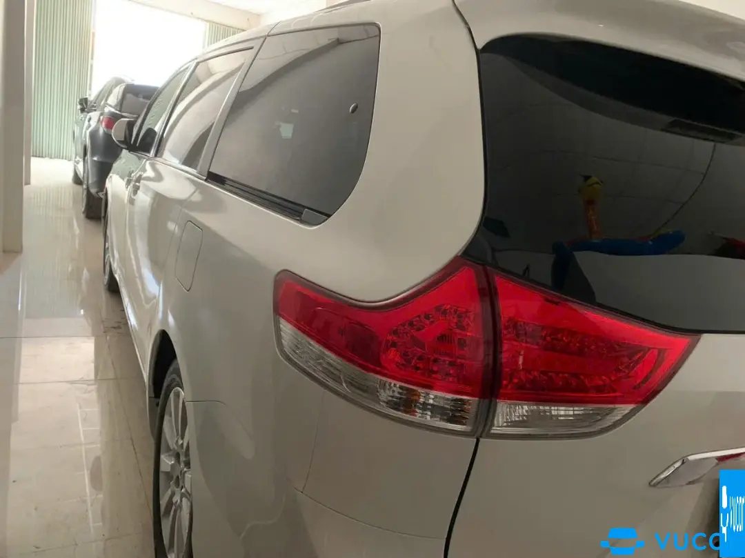 Toyota Sienna Limited 3.5 2010 - Ngoại thất 4