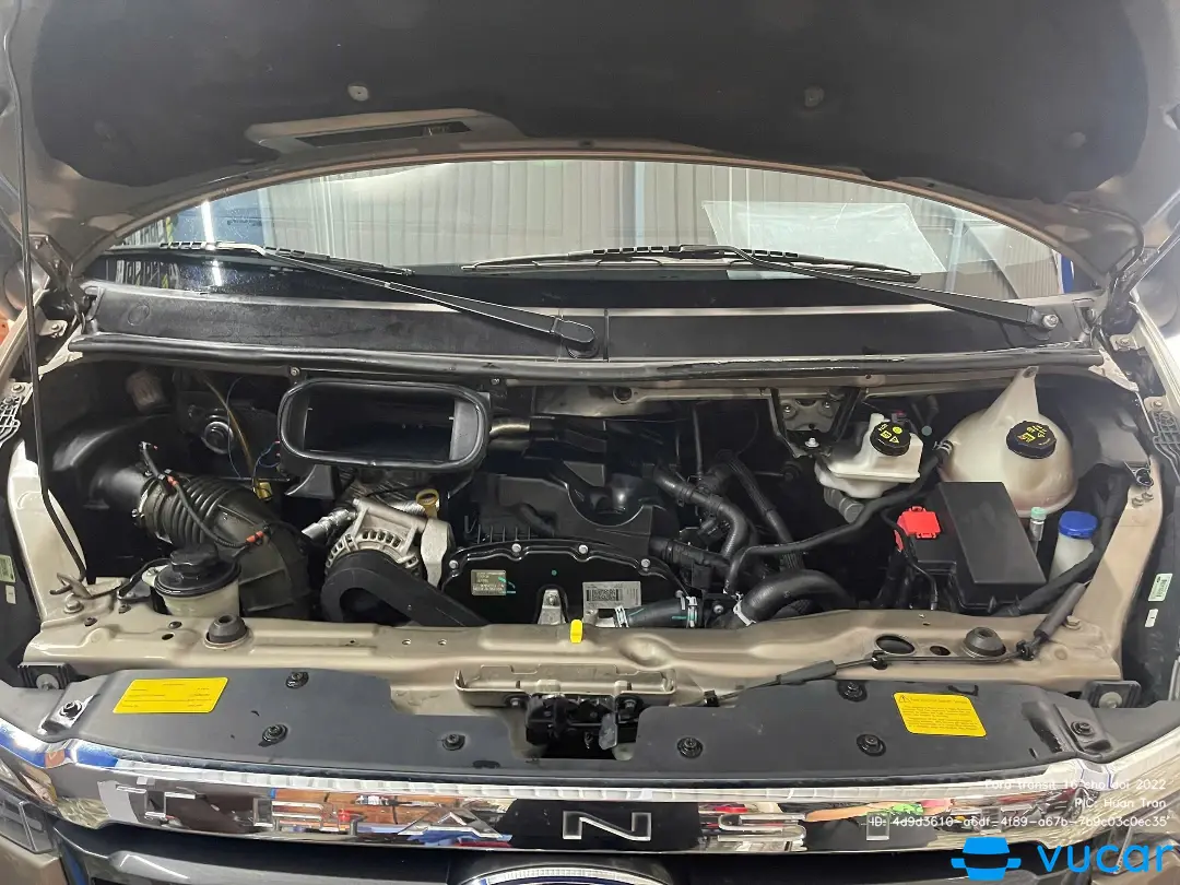 Ford transit 16 chổ doi 2022 - Khoang động cơ 3