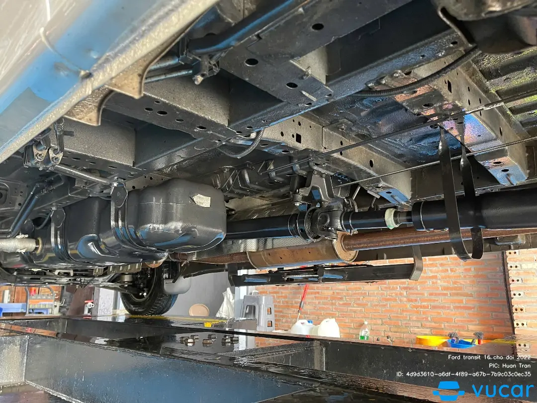 Ford transit 16 chổ doi 2022 - Khoang động cơ 6