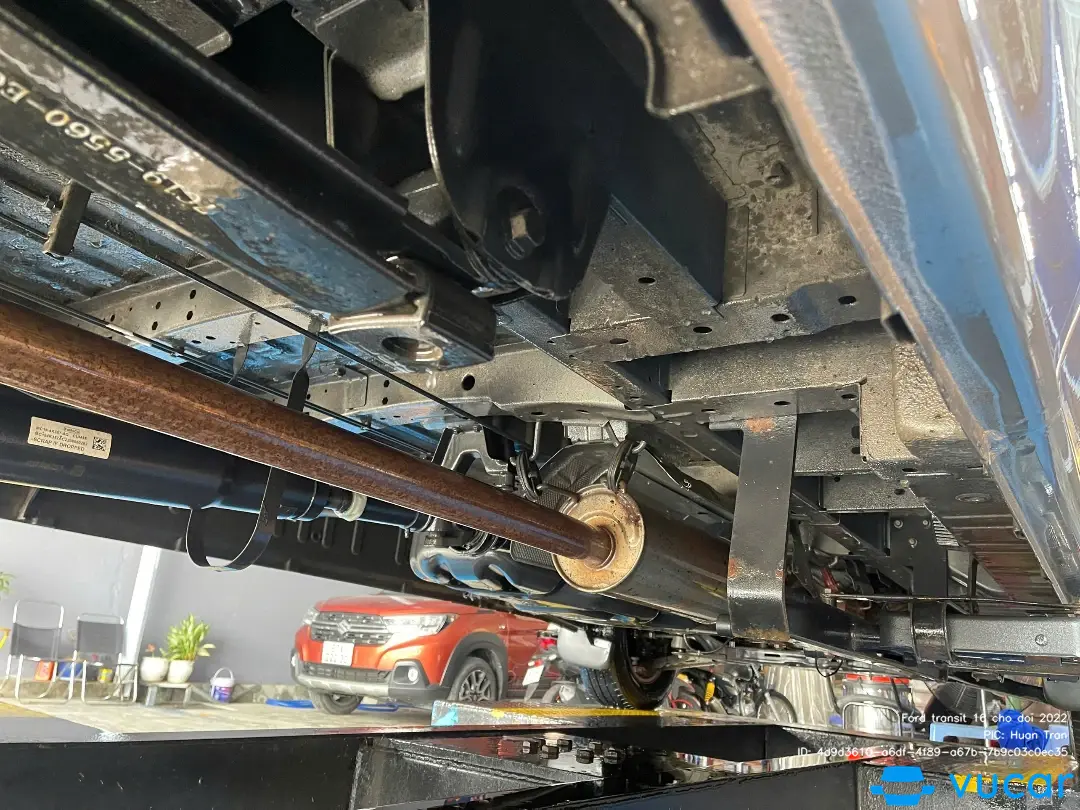 Ford transit 16 chổ doi 2022 - Khoang động cơ 7
