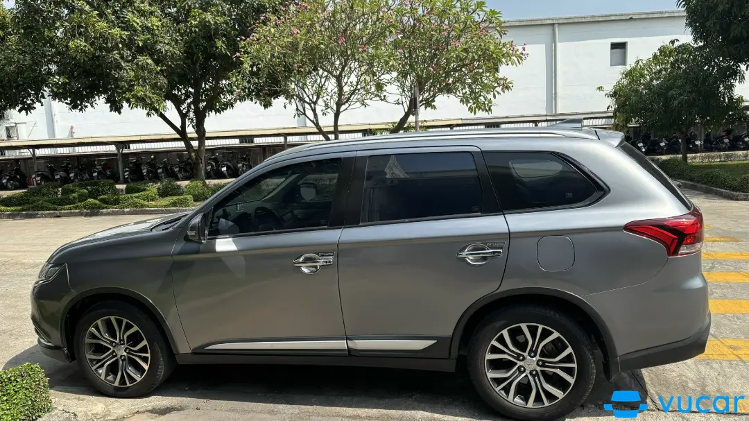 Mitsubishi Outlander 2.0 CVT 2019 - Ngoại thất 12