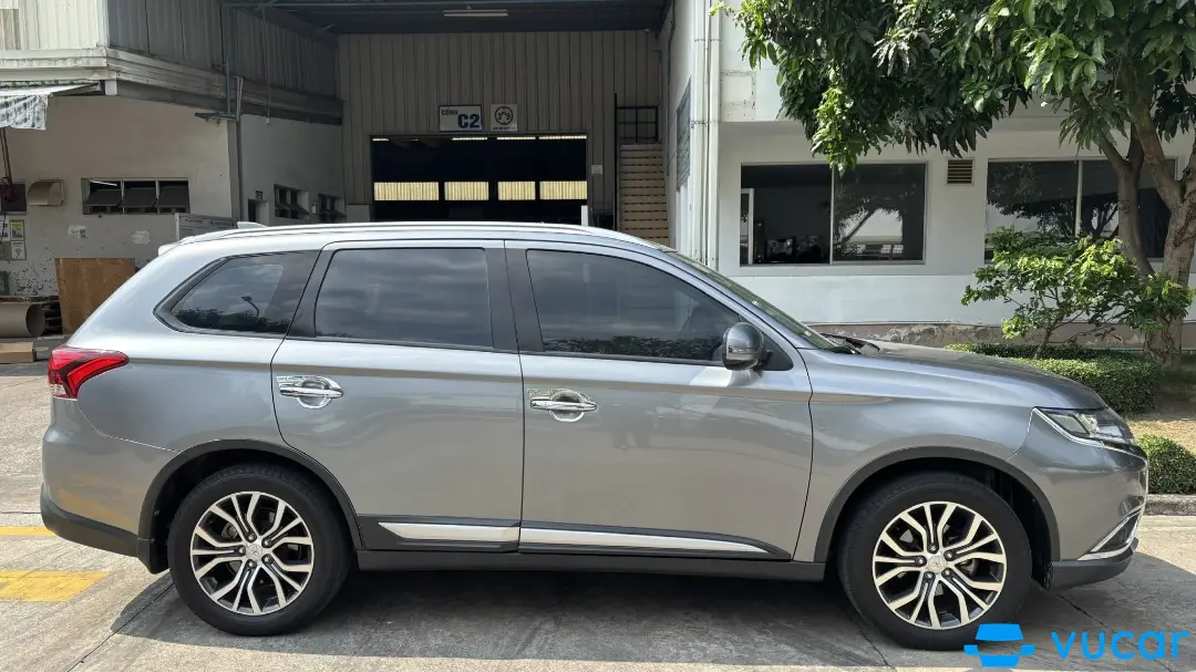 Mitsubishi Outlander 2.0 CVT 2019 - Ngoại thất 8