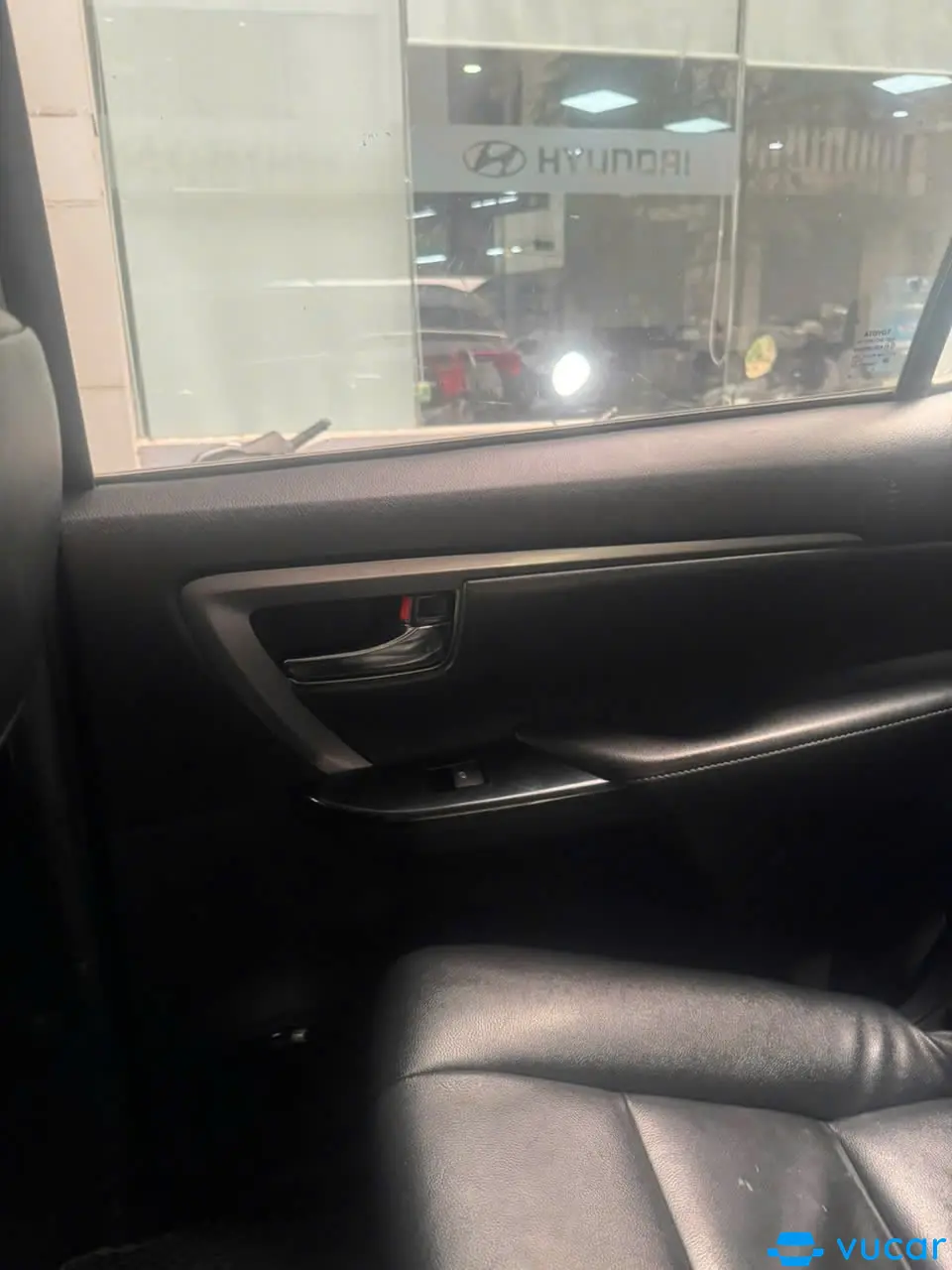 Toyota Fortuner 2.4L 4x2 AT 2022 - Nội thất 1
