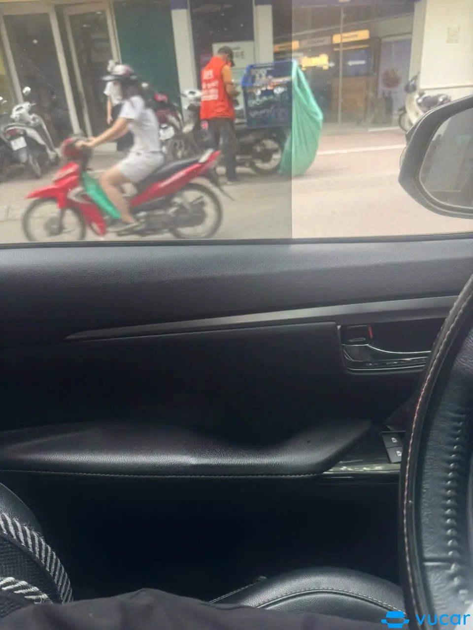 Toyota Fortuner 2.4L 4x2 AT 2022 - Nội thất 7