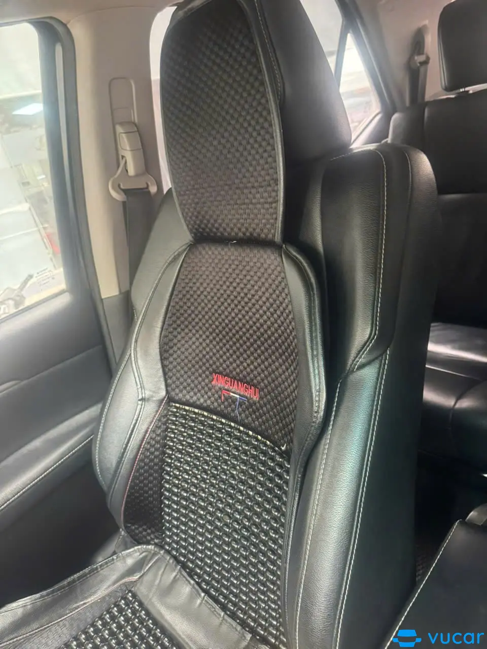 Toyota Fortuner 2.4L 4x2 AT 2022 - Nội thất 9