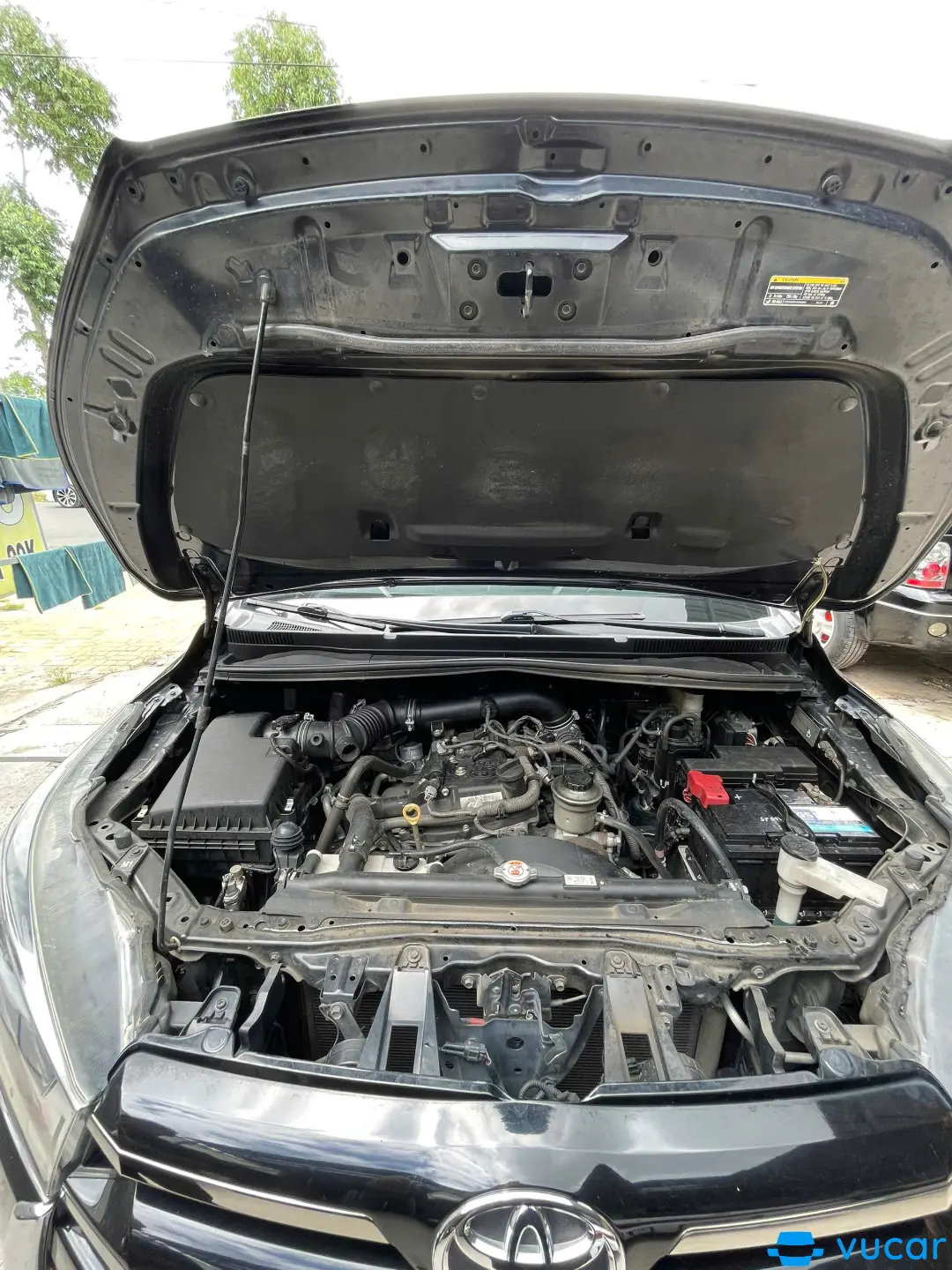 Toyota Innova Venture 2018  - Khoang động cơ 2